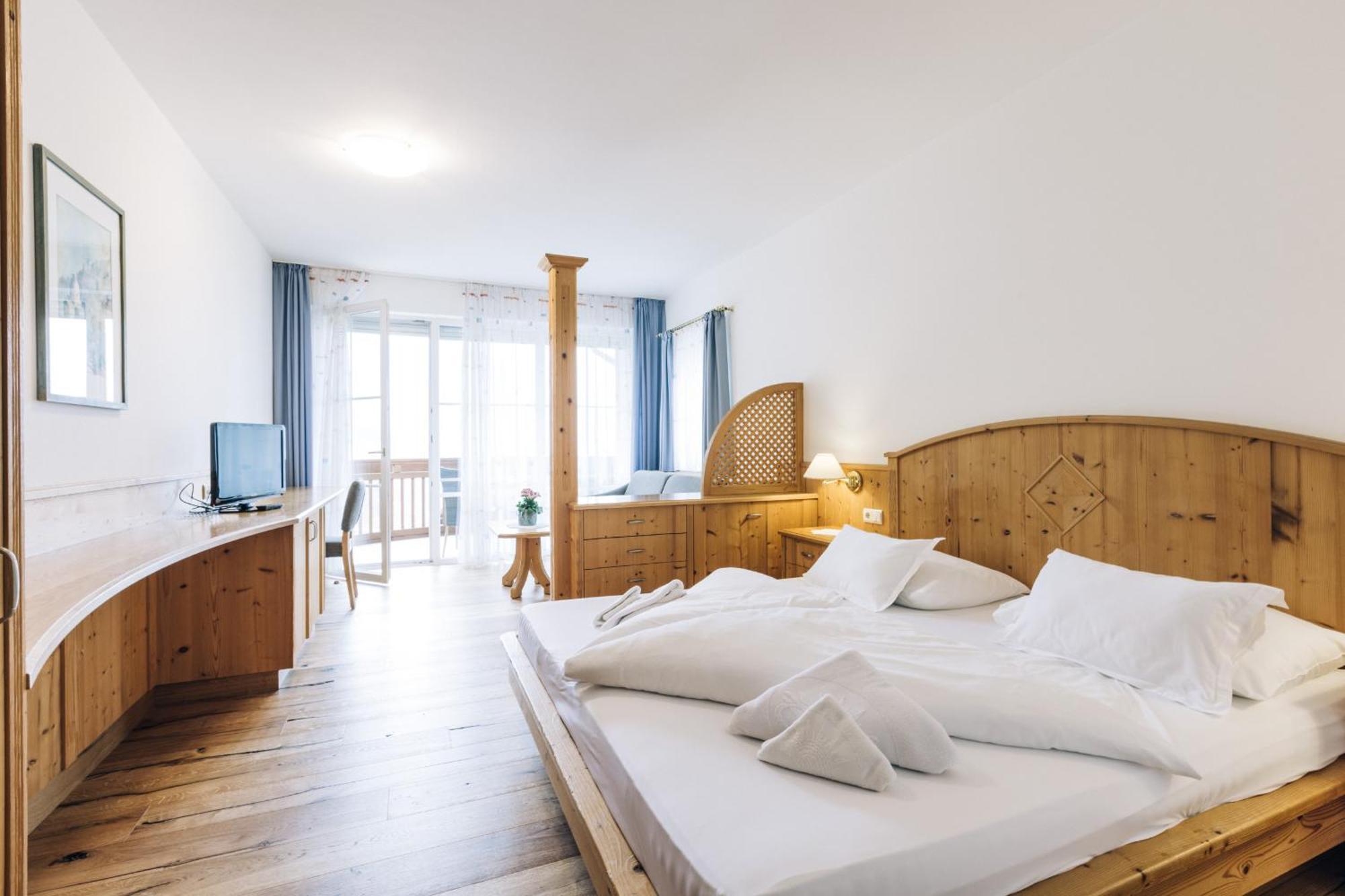Hotel Tenz 2025 Montagna Eksteriør billede