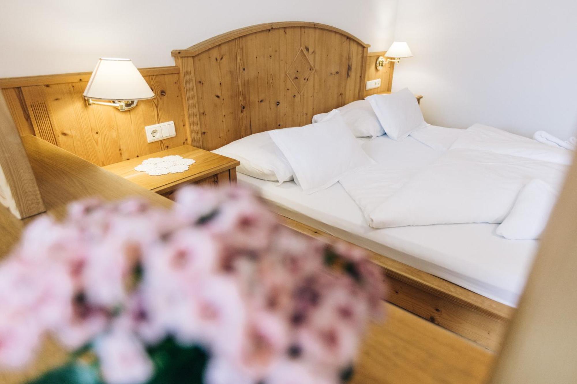 Hotel Tenz 2025 Montagna Eksteriør billede