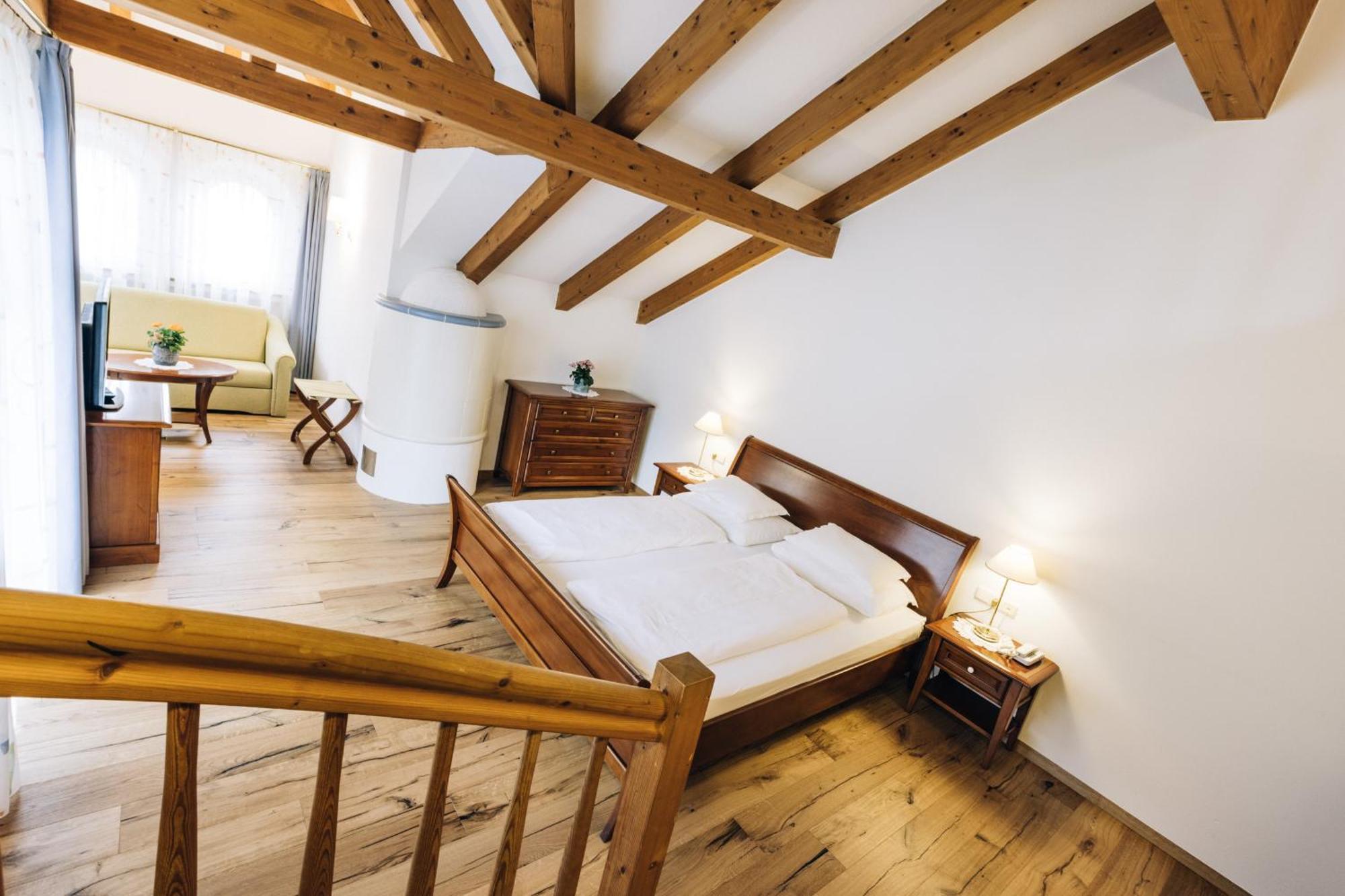 Hotel Tenz 2025 Montagna Eksteriør billede