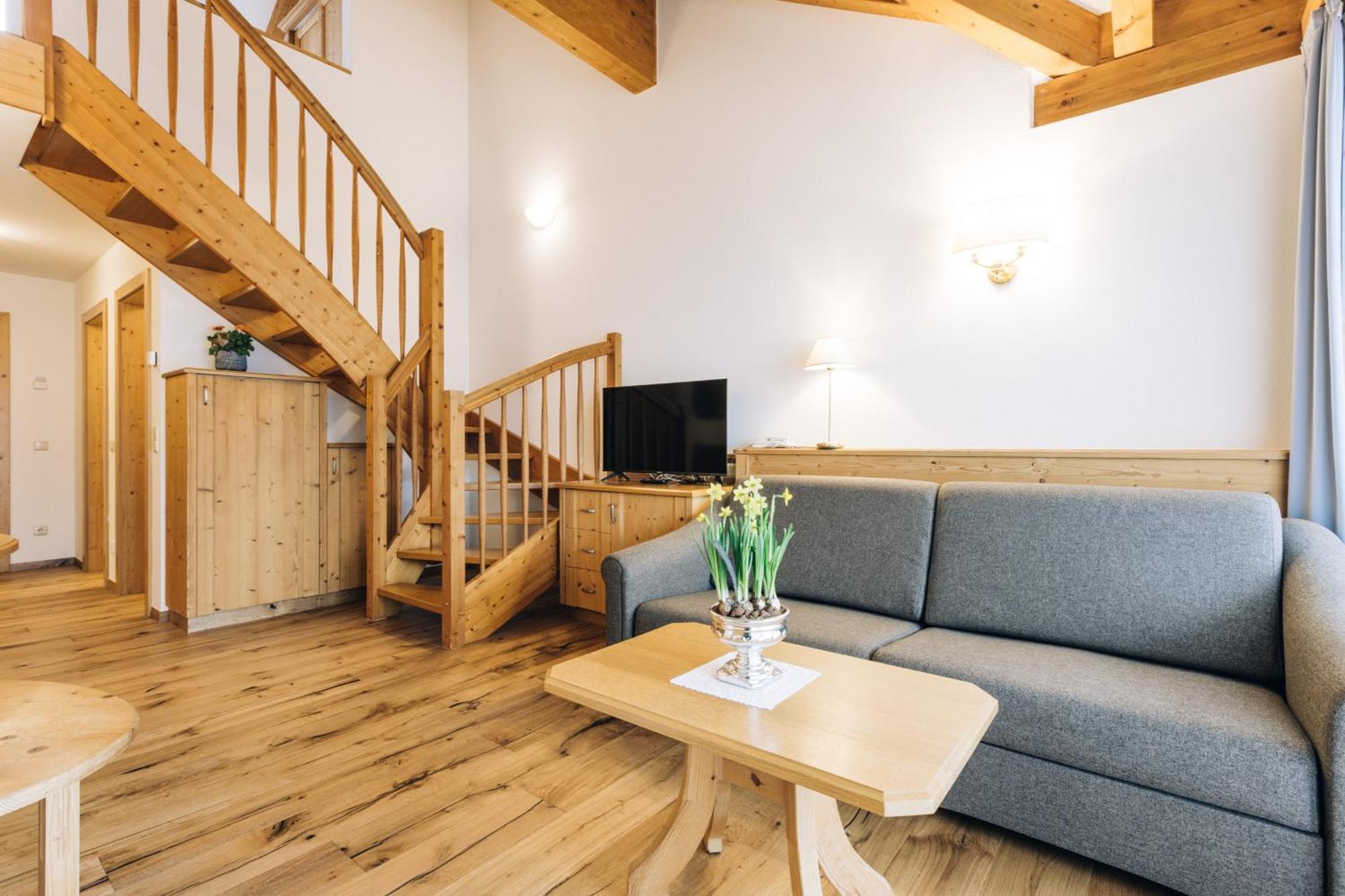Hotel Tenz 2025 Montagna Eksteriør billede