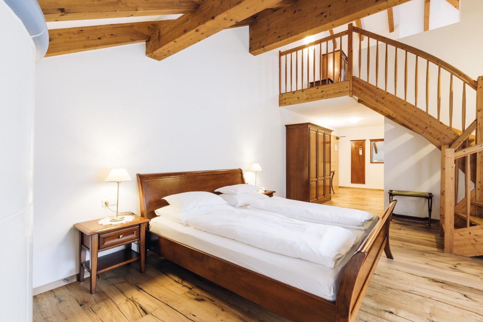 Hotel Tenz 2025 Montagna Eksteriør billede
